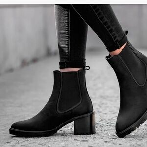 Thursday Boot Company leather KNOCKOUT Classic Ankle Booties.Like-New Condition